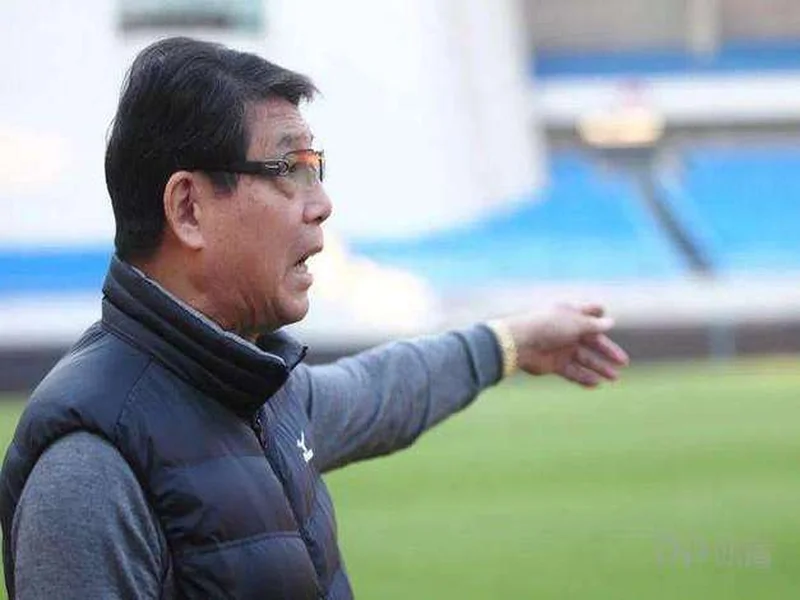 东体谈全运会上海男足逆转新疆:队员盛赞徐根宝关键时刻“敲打”